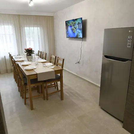 Lazara Guest house *